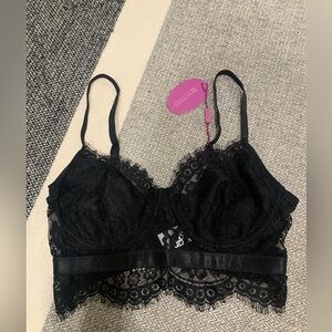 Black‎ lace bra